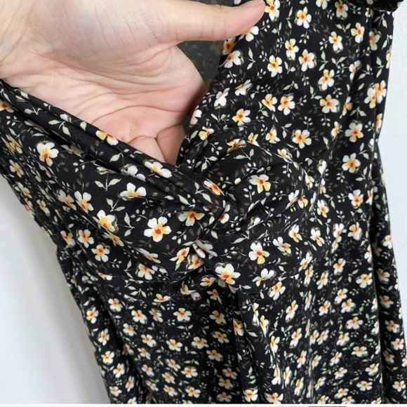 Urban Outfitters Ditsy Floral Short Sleeve Mini Dress • Black Yellow • M Medium - Picture 2 of 5